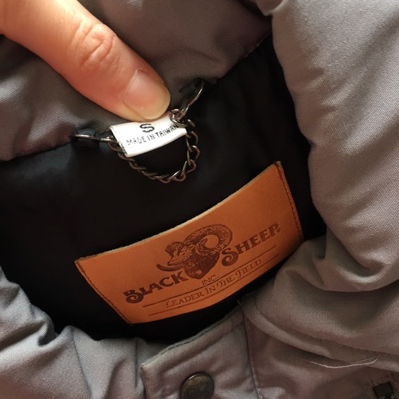 Men’s puffer vest size small - Picture 7 of 9